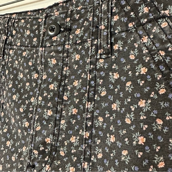 NWOT American Eagle Black Pink Ditsy Mini Floral Print Utility Stretch Pants - Picture 6 of 8